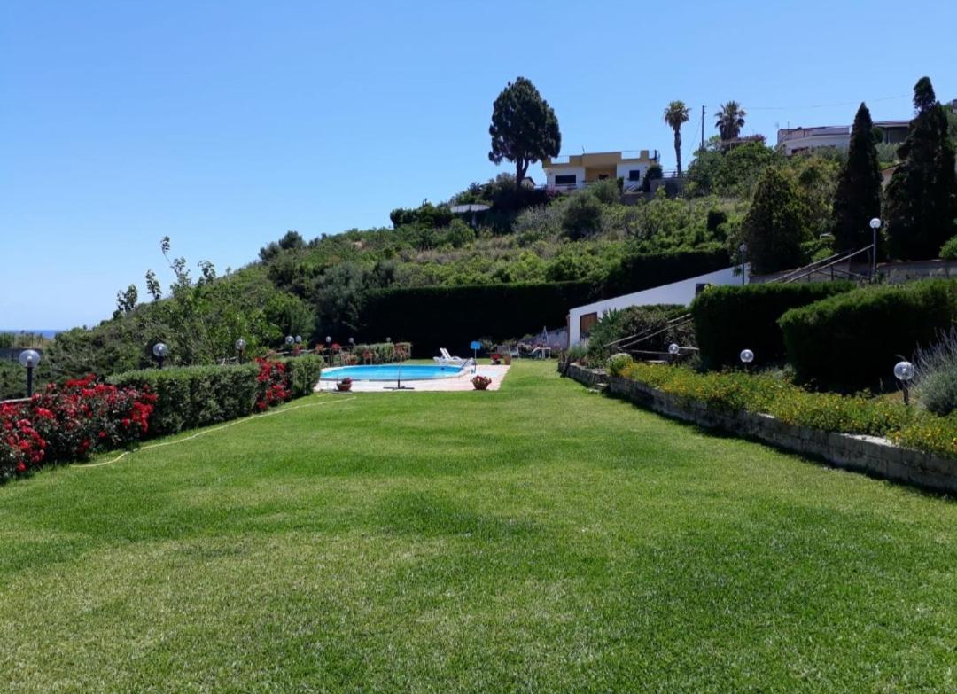Case Vacanze Con Piscina アルタヴィッラ・ミリーチア エクステリア 写真